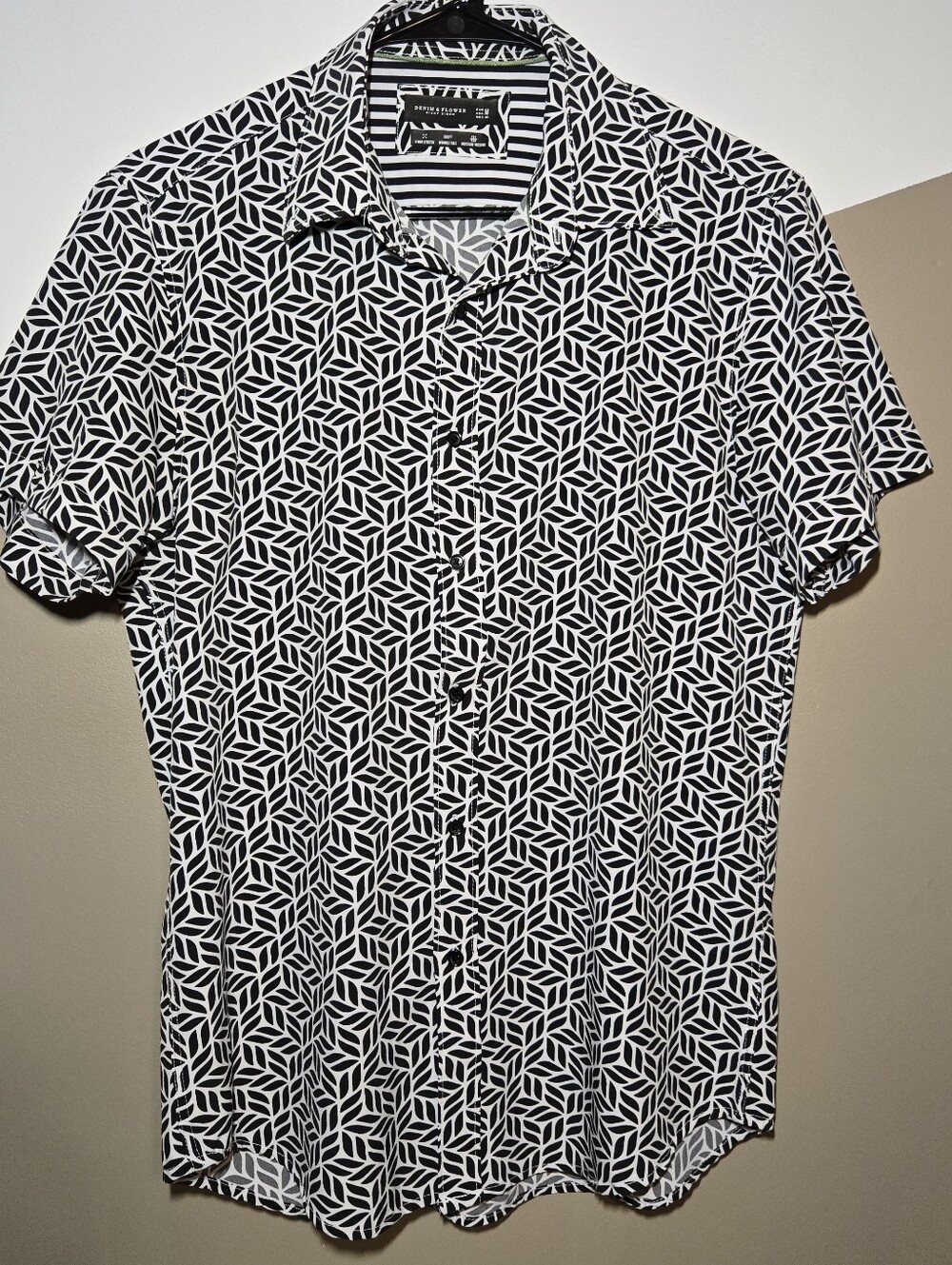 Denim & Flower By Ricky Singh Men's Geometric Tech Comfort Button Up Size Medium
